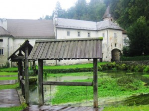 Star katuzjanski samostan v katerem se nahaja Tehnični muzej Slovenije